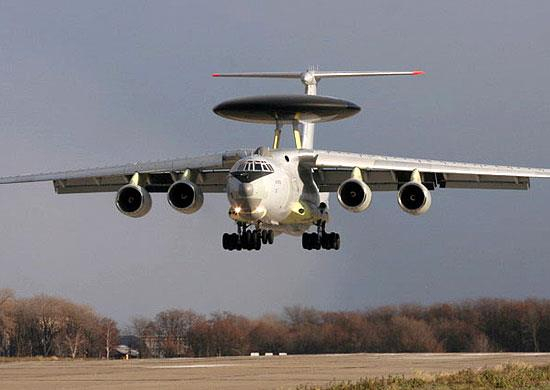 23일 합동참모본부에 따르면 이날 오전 중국 H-6 폭격기와 러시아 TU-95 폭격기 및 A-50 조기경보통제기 등 군용기 5대가 동해 한국방공식별구역(KADIZ)에 무단 진입했으며, 이 과정에서 러시아 A-50 1대는 독도 인근 한국 영공을 두 차례 7분간 침범했다. 공군은 F-15K와 F-16 등 전투기를 긴급 출격 시켜 차단 기동과 함께 러시아 A-50 전방 1㎞ 근방에 360여발의 경고사격을 가했다. 사진은 러시아 A-50 조기경보통제기 모습. 연합뉴스