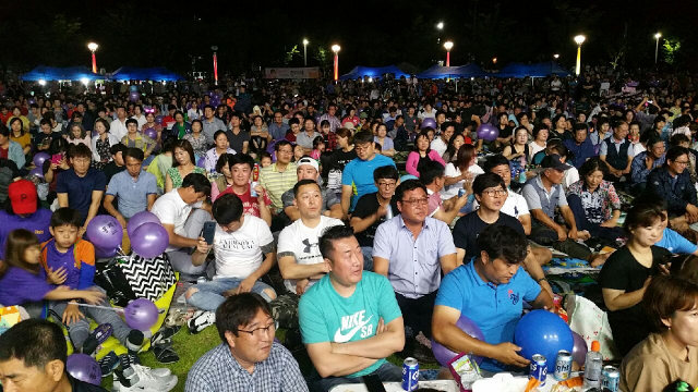 24일 오후 대가야문화누리 야외공연장에서 열린 고령 대가야영화음악제에는 관객 5천여 명이 참석해 성황을 이뤘다. 이채수 기자