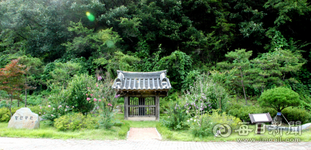 경북 안동시 예안면 인계리(옛 청구동) 도로변에 조성된 