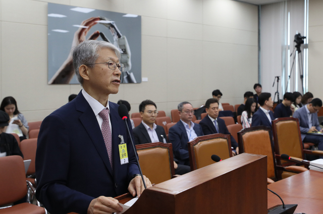 최기영 과학기술정보통신부 장관 후보자가 2일 오전 서울 여의도 국회 과학기술정보방송통신위원회에서 열린 인사청문회에서 발언하고 있다. 연합뉴스