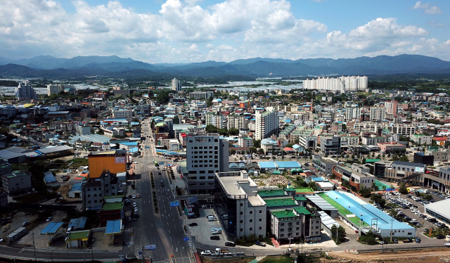 드론으로 촬영한 성주읍 전경. 성주는 새 생명의 탄생에서부터 숱한 인간들의 삶과 영원한 안식의 경계까지의 순환의 역사가 고스란히 녹아 있는 생명문화의 고장이다. 박노익 기자 noik@imaeil.com