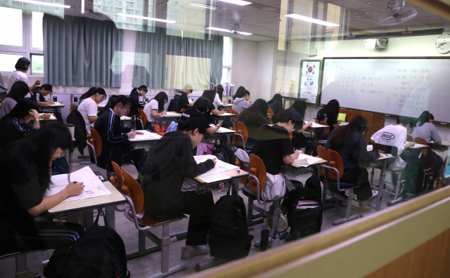 4일 오전 서울 마포구 상암고등학교에서 고3 학생들이 