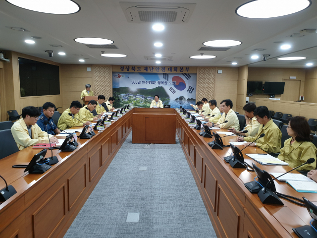 10일 열린 지진 대응 숙달 훈련 참석자들이 논의를 이어가고 있다. 경북도 제공