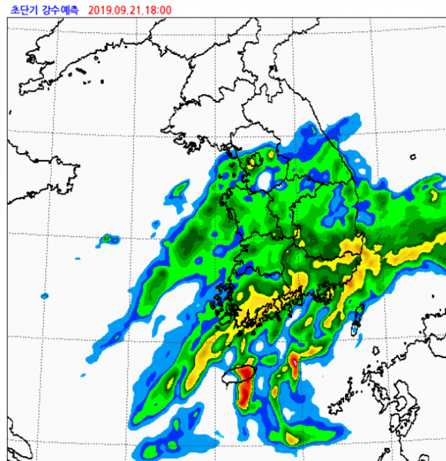 21일 오후 6시 기준 초단기 강수예측. 전국 대부분 지역이 비구름 아래에 자리한다. 기상청