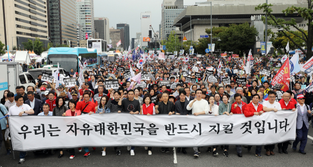 자유한국당 황교안 대표와 나경원 원내대표가 21일 오후 서울 광화문 세종문화회관에서 열린 