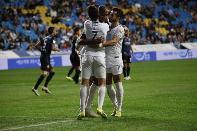 22일 인천축구전용경기장에서 열린 대구FC와 인천UTD와의 하나원큐 K리그1 2019 30라운드 경기에서 대구의 에드가가 선제골을 성공시킨 뒤 세리머니를 하고 있다. 대구FC제공.