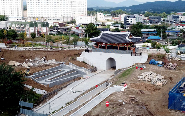 성주군이 성주읍에 조성중인 성주역사테마공원에는 153년간 성주에 설치된 성주사고 건물도 복원될 계획이다. 공사중인 역사공원 모습. 박노익 noik@imaei.com