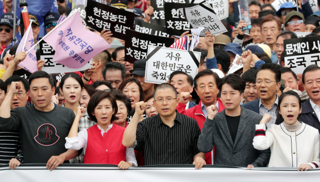 자유한국당 황교안 대표와 나경원 원내대표가 21일 오후 서울 광화문 세종문화회관에서 열린 