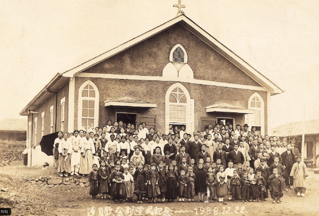 1898년 매호교회로 시작한 옛 사월교회 모습. 사월교회 제공