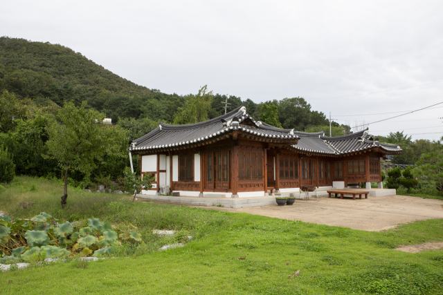 경기도 안성시 양성면 덕봉길 45에 위치하 