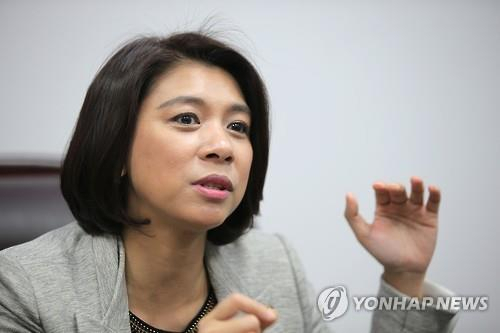 19대 국회 당시 자유한국당의 전신 새누리당에서 활동한 이자스민 전 의원이 정의당으로 당적을 옮겼다. 연합뉴스