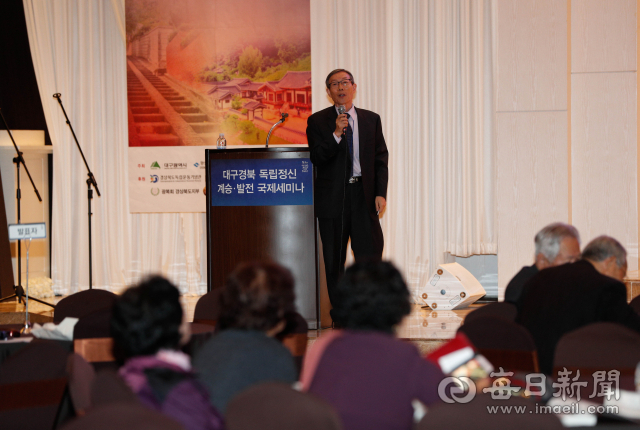 대구경북 독립정신 계승발전 국제세미나에서 파리장서운동 전개와 참가층 연구에 관한 발표가 진행되고 있다. 우태욱 기자