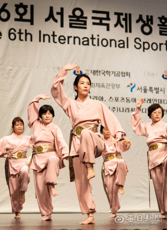 사단법인 대한국학기공협회는 세계 국학기공인들의 축제인 