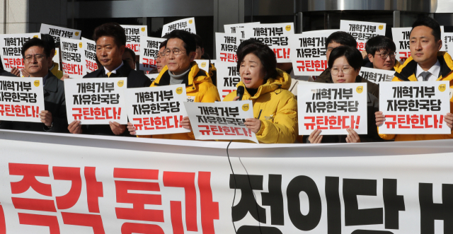 정의당 심상정 대표가 28일 오전 서울 여의도 국회 본청 앞에서 열린 