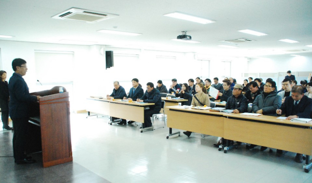 경산시선거관리위원회는 4일 경산선관위 대회의실에서 제 21대 국회의원 선거 입후보예정자와 선거사무관계자 등 40여명을 대상으로 입후보안내설명회를 열었다. 경산시선관위 제공