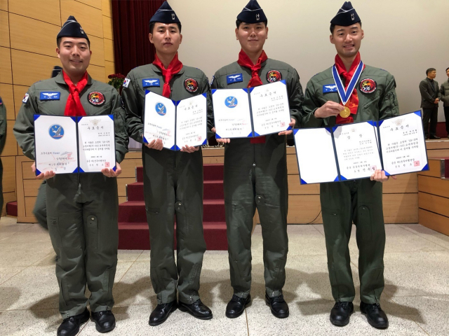 우수한 성적으로 공군 공중전투사령관 상을 수상한 박주형 중위. 경운대 제공