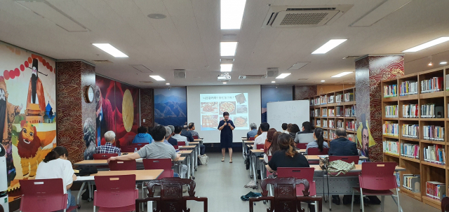 대구남부도서관의 평생교육 강좌 진행 모습. 대구 각 시립도서관이 상반기 평생교육 프로그램 수강생을 모집한다. 남부도서관 제공