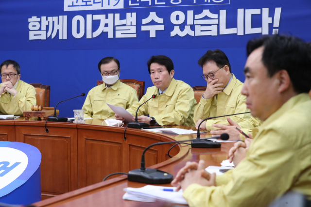 더불어민주당 이인영 원내대표가 26일 오전 서울 여의도 국회에서 열린 최고위원회의에서 발언하고 있다. 연합뉴스