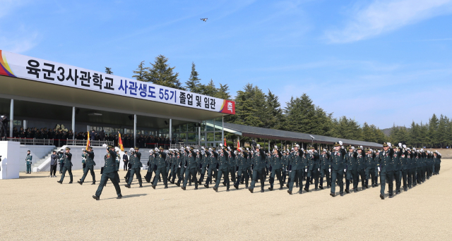 6일 열린 육군3사관학교 제55기 졸업 및 임관식에서 대한민국 소위로 임관된 사관생도들의 사열 행진 모습. 육군3사관학교 제공