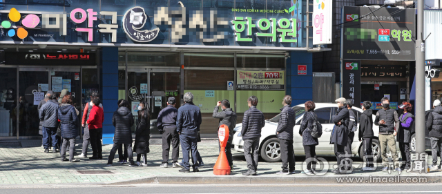 출생연도에 따라 요일별로 마스크 구매 가능한 