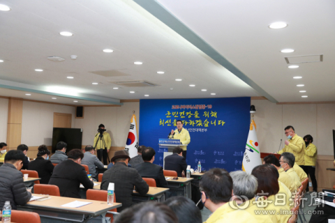 전찬걸 경북 울진군수가 17일 기자회견을 갖고 