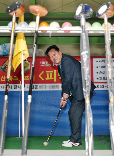 장세주 한국파크골프 대표가 자사 파크골프용품 브랜드 