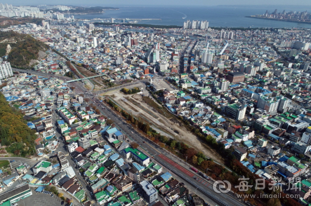 과거 포항지역의 중심지였던 옛 포항역 부지에 대한 개발사업이 본격 추진된다. 사진은 신청사 이전으로 철거된 옛 포항역 터. 포항시 제공