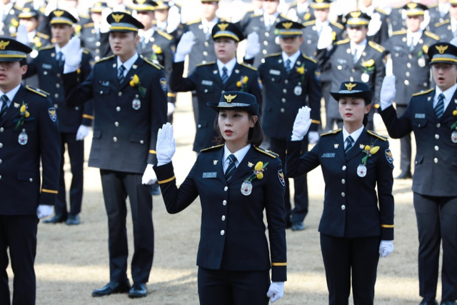 경찰대학 학생들 모습. 경찰대학은 4개 사관학교처럼 특수대에 속해 수시 6회, 정시 3회라는 지원 제한을 받지 않아 상위권 학생을 중심으로 꾸준히 관심을 받고 있다. 경찰대학 제공