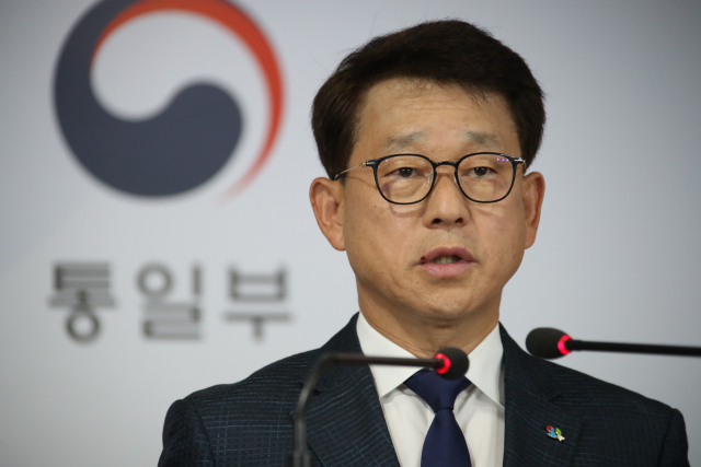 여상기 통일부 대변인이 4일 오전 정부서울청사 브리핑실에서 대북전단과 관련한 브리핑을 하고 있다. 연합뉴스