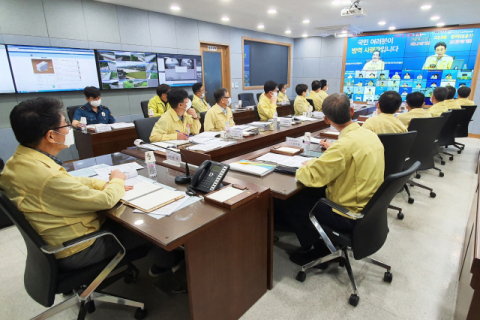 지난 12일 개최된 중대본 영상회의에서 이철우 경북도지사가 정세균 총리에게 정부의 일방적 손실보상금 지급 문제 개선을 촉구하고 있다. 영주시 제공