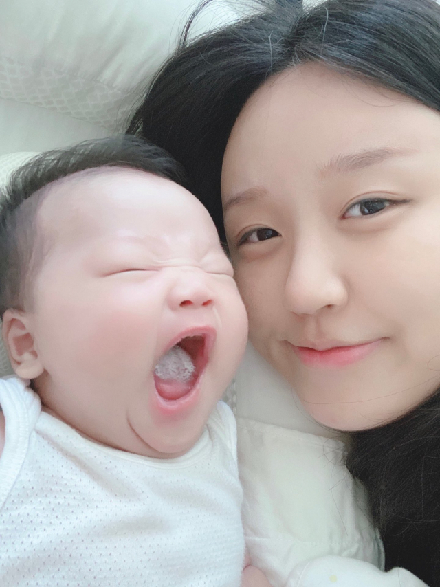 이건주(28)‧박강희(37) 부부 첫째 딸 건강이(3.6kg) 5월 11일 출생