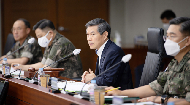 정경두 국방부 장관이 26일 서울 용산구 국방부 청사에서 열린 