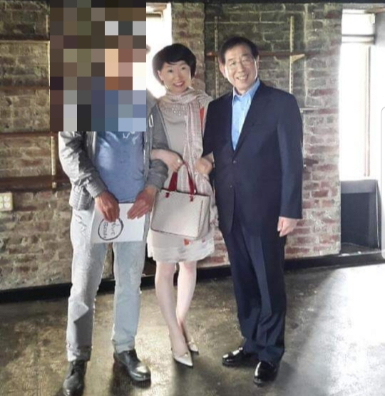 지난해 7월 진혜원 검사가 올린 박원순 전 시장과 팔짱낀 사진. 진혜원 검사 페이스북 캡처