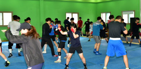 경주 불국사숙박단지에 전지훈련장을 차린 한국체대 복싱팀 선수들이 훈련을 하고 있다. 경북문화관광공사 제공