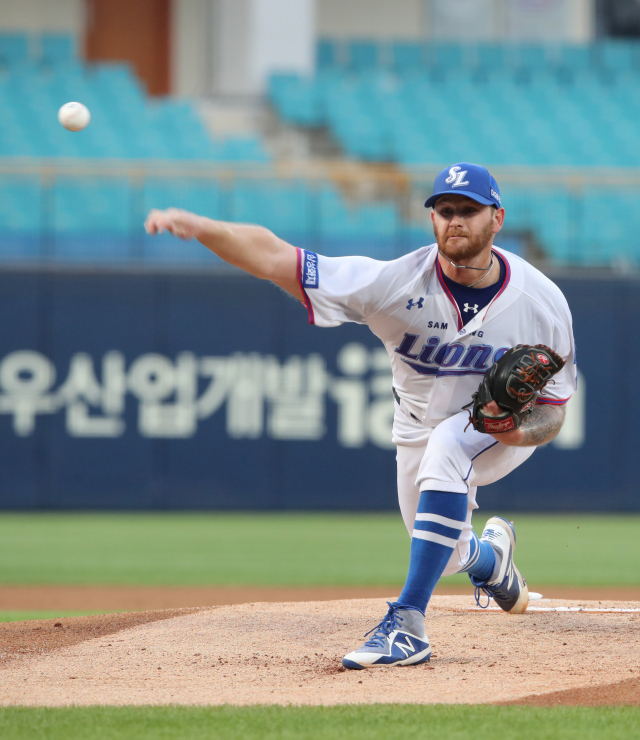 19일 대구삼성라이온즈파크에서 열린 삼성과 kt위즈의 경기에서 삼성 선발 투수 벤 라이블리가 투구하고 있다. 삼성라이온즈 제공