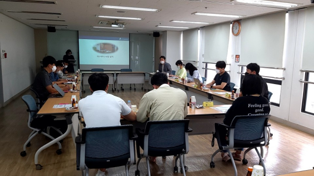 한국도박문제관리센터 대구센터가 지난 19일 기자간담회를 열고 대구경북 청년층의 도박 중독 실태에 대해 설명하고 있다. 한국도박문제관리센터 대구센터 제공