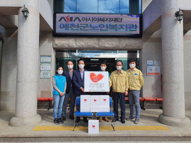 예천수도지사가 개소식을 대신해 예천군노인복지관에 1회용 마스크를 기부했다. 예천수도지사 제공