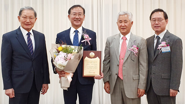 수성구의회 제8대 전반기 김희섭 의장(왼쪽 두 번째)이 6일 서울 공군회관에서 열린 