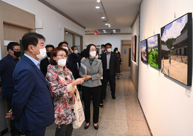 대구 동구청은 21일까지 아양아트센터 로비갤러리에서 동구 관광사진전을 개최한다. 동구청 제공