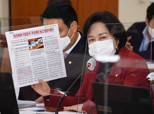 국민의힘 조명희 의원이 12일 국회과학기술정보방송통신위원회에서 진행된 원자력안전위원회·한국원자력안전기술원 등 국정감사에서 질의하고 있다. 연합뉴스