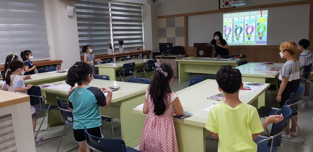 대구 월곡초등학교에서 대구2·28기념학생도서관의 학교도서관 지원 프로그램인 