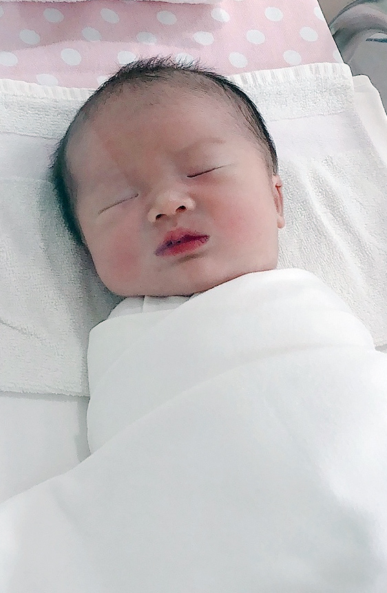 장윤정(29)·강련균(32·대구시 달서구 도원동)부부 첫째 딸 미니동(3.7kg)