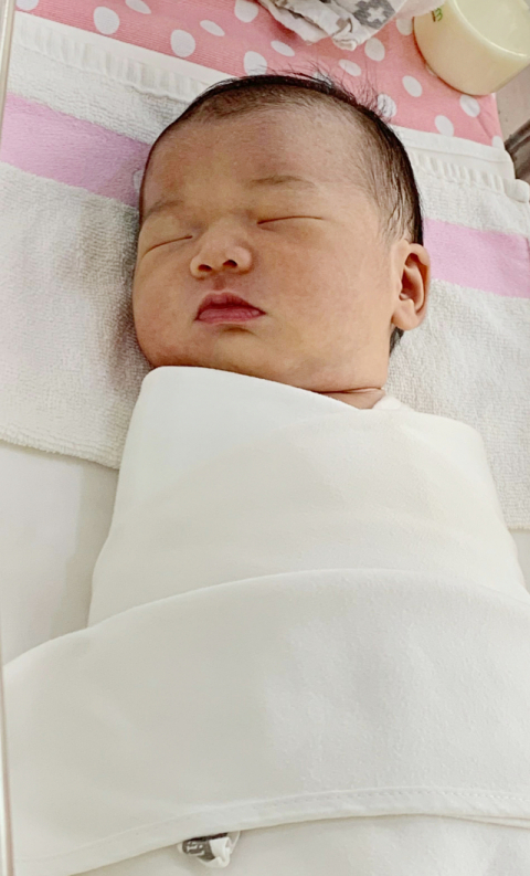 전현지(28)·박경목(33·대구시 달서구 본리동)부부 첫째 딸 뜬금이(3.4kg)