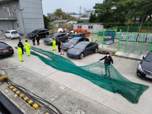 지난달 14일 포항 앞바다 해저 수산물 싹쓸이 조업을 하다 적발된 어선의 그물(소형기선저인망 어구). 포항해양경찰서 제공.