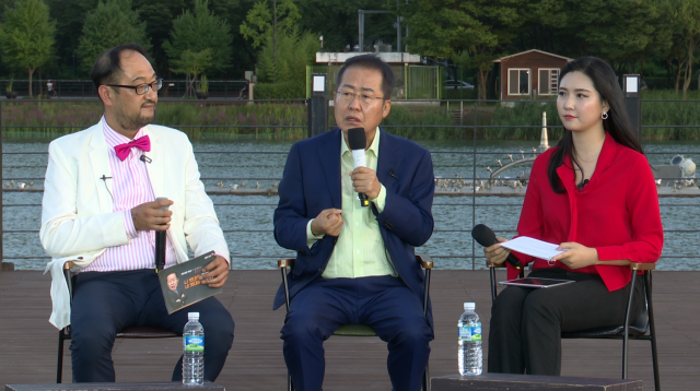 지난 7월 17일 대구 수성못에서 매일신문의 미녀와 야수가 함께하는 홍준표의 정치 버스킹 