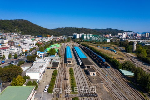 하늘에서 내려다 본 안동역의 모습. 안동역은 경북 북부지역 교통망의 중심으로서 90년 동안 안동 시가지 형성에 큰 기여를 했다. 류종승 사진작가 제공