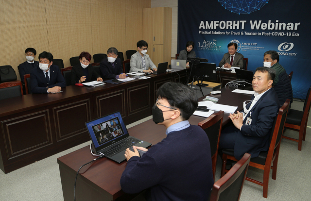 권영세 안동시장이 지난 11일 암포트 웨비나에 참석해 코로나19 이후 새로운 관광산업 발전 방향에 대해 제시하고, 세계 관광분야 대표적 인사들과 토론했다. 안동시 제공