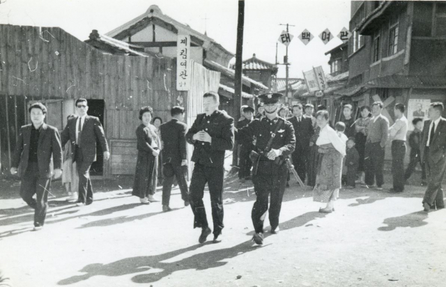 2·28민주운동 당시 경찰에 연행되는 학생들의 모습. 연세대학교 박물관 제공