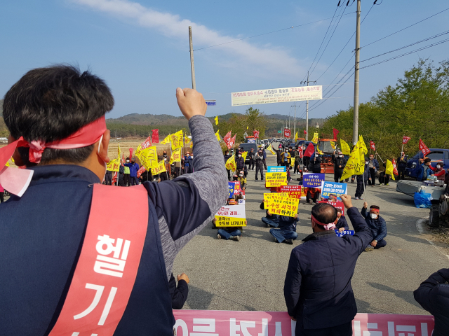 지난 16일 오후 포항시 남구 장기면 수성리 수성사격장 인근에서 장기면민 200여 명이 