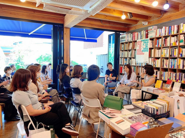 글을 잘 쓰기 위해선 좋은 글을 많이 읽는 게 우선이다. 대구 한 독립서점 풍경. 매일신문 DB